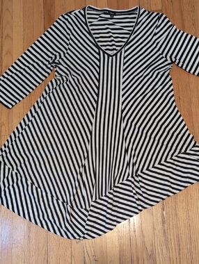 Shana Black & White Striped V-Neck Swing Top